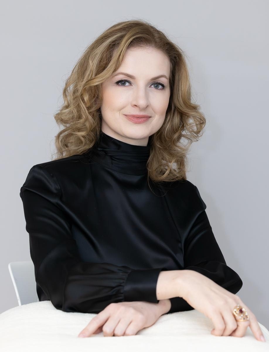 Olga Ivanyuk cosmetisch scheikundige, expert permanente make-up Olga Ivanyuk cosmetisch scheikundige, expert permanente make-up
